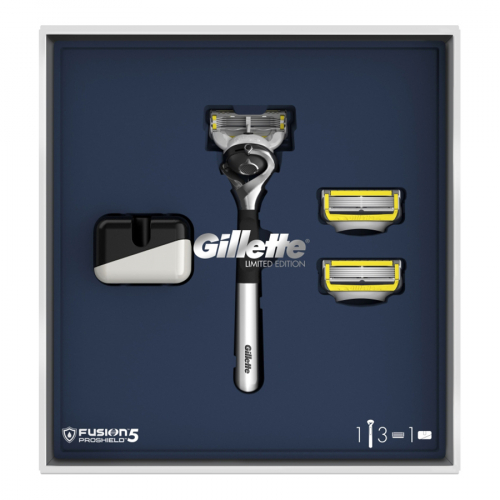 Подарочный набор GILLETTE FUSION PROSHIELD  (бритва, 2 сменных лезвия и подставка для бритвы)